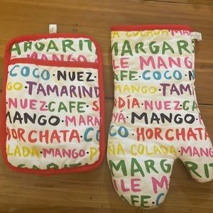 Kate spade oven mitts